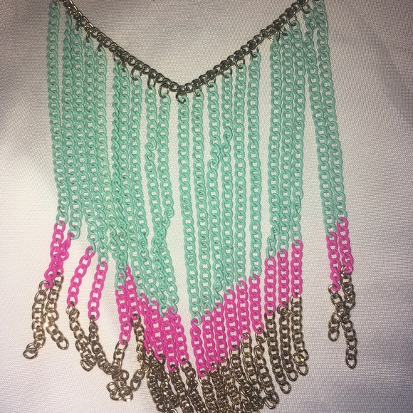 STYLISH FASHIONABLE FUN STATEMENT NECKLACE!!! - Picture 5 of 5